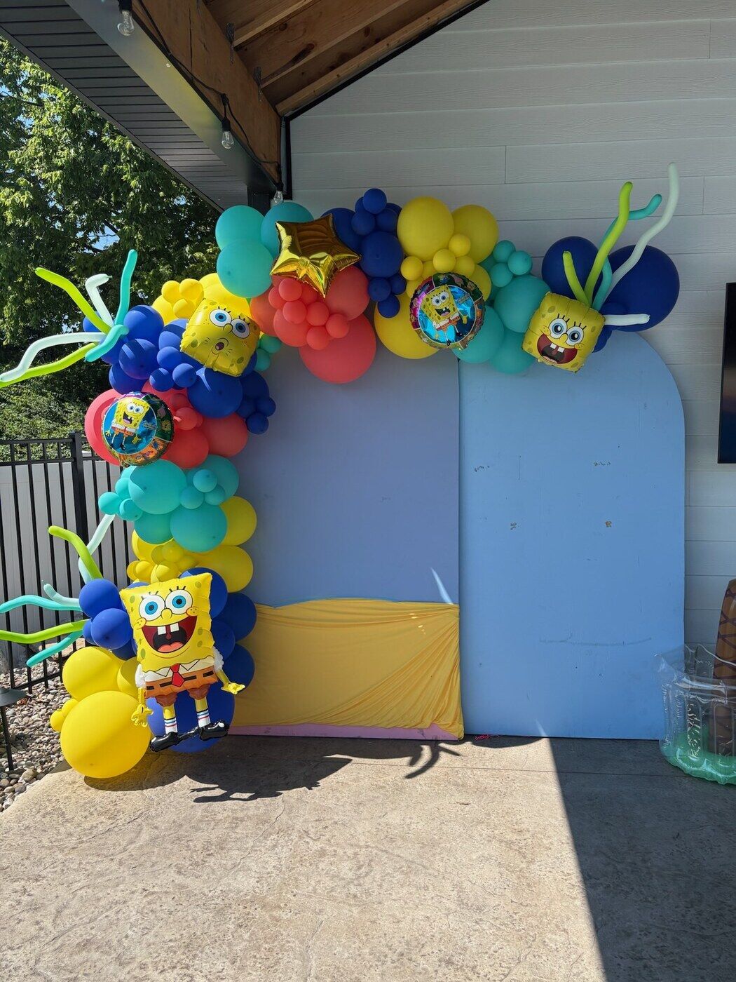 SpongeBob themed balloon backdrop in yellow, blue and red