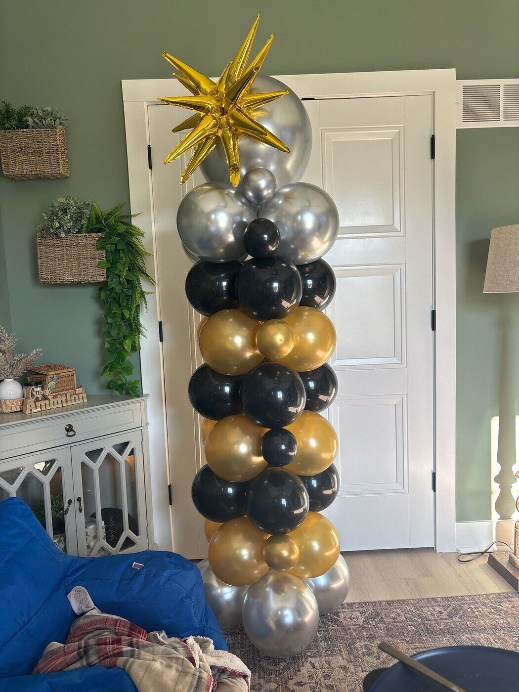 Black, gold and silver balloon column with a starburst topper